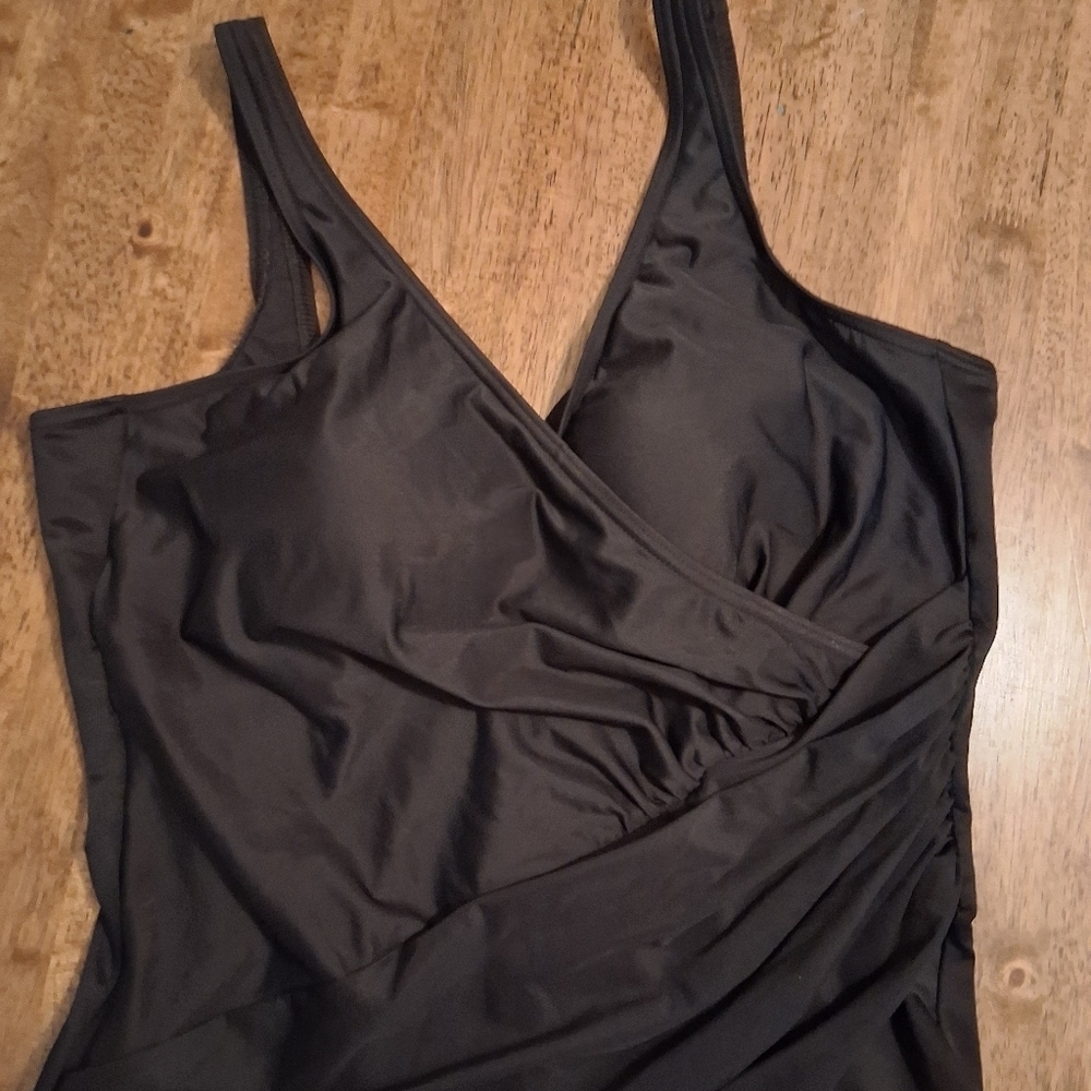 MiracleSuit Black Ruched Wrap One Piece Bathing Suit Women’s Sz 16 - Picture 3 of 7